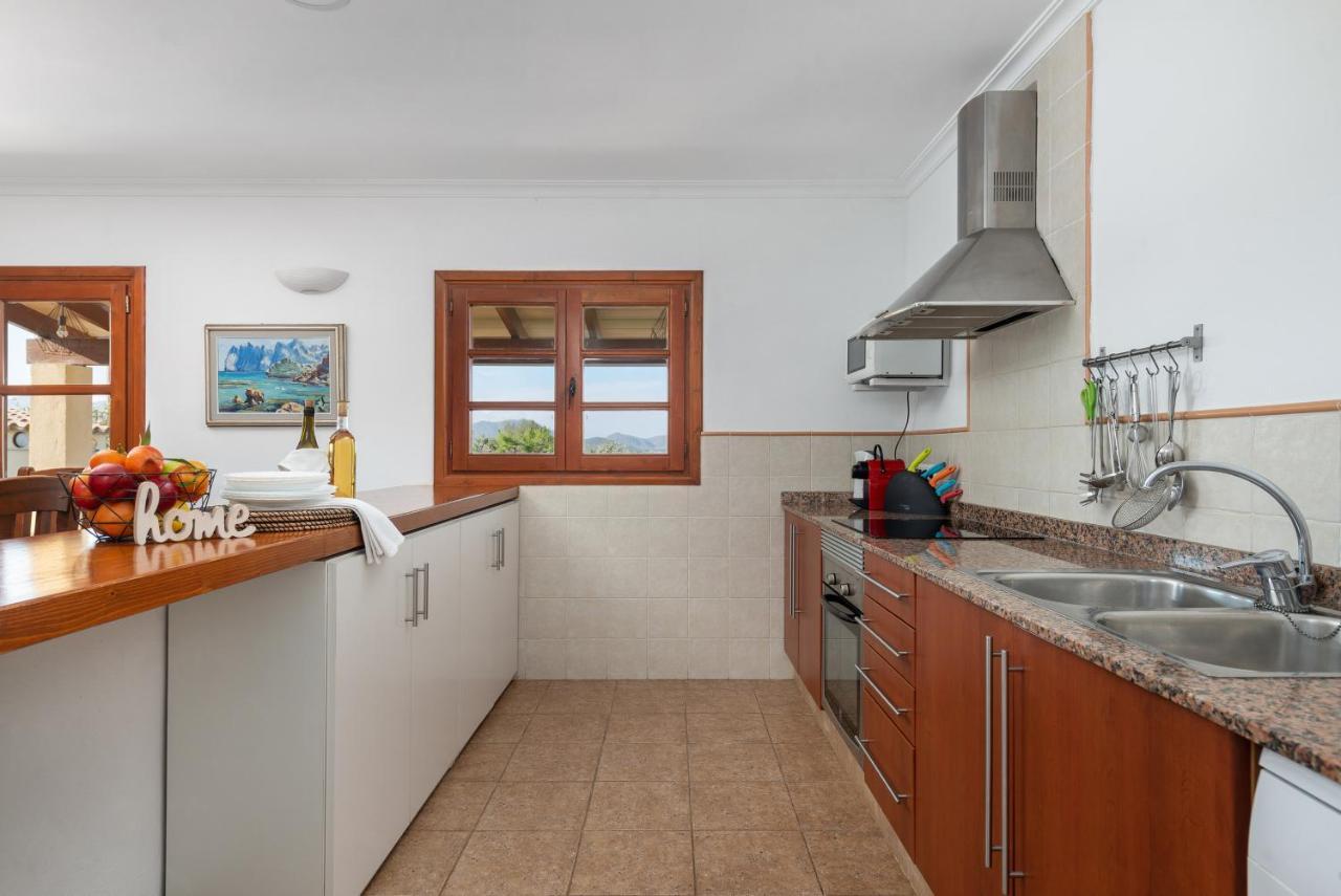 Villa Pou d,Ambroitx, pool&sea views in Alcudia Esterno foto